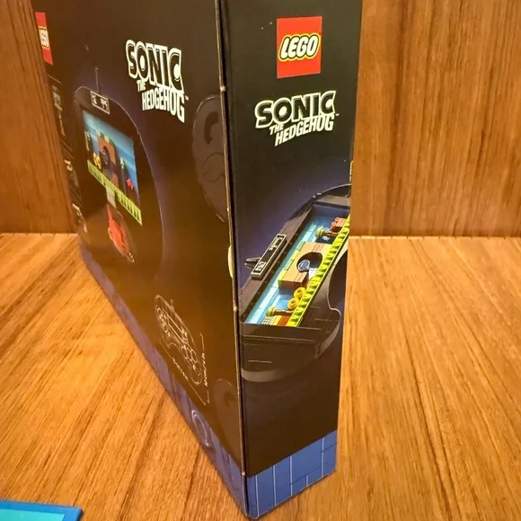 LEGO 40769 SEGA Genesis Controller - Black and Red - Sonic the Hedgehog - Picture 3 of 3